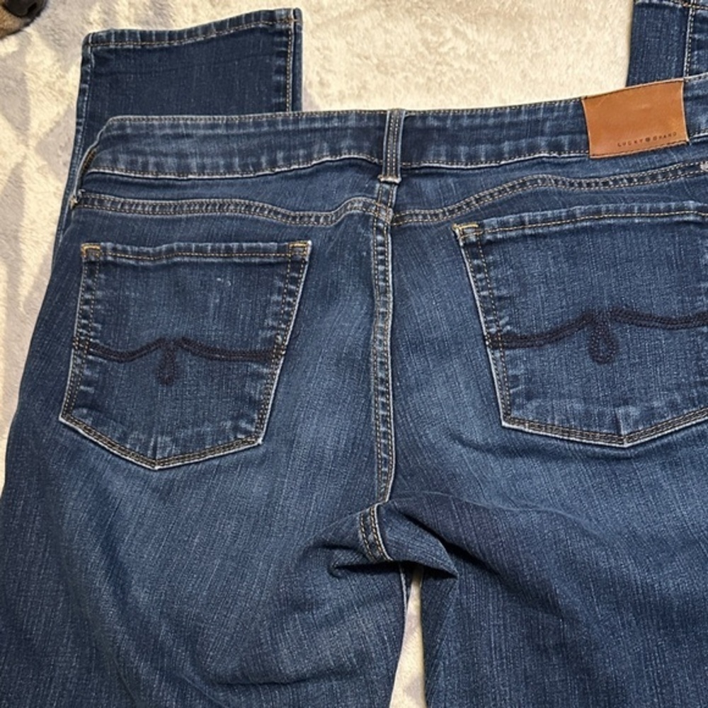 669. Lucky Brand women’s Blue Skinny Jeans size 10